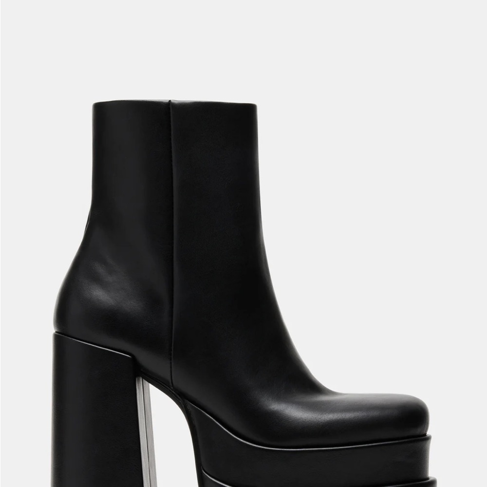 Steve Madden Cobra boots